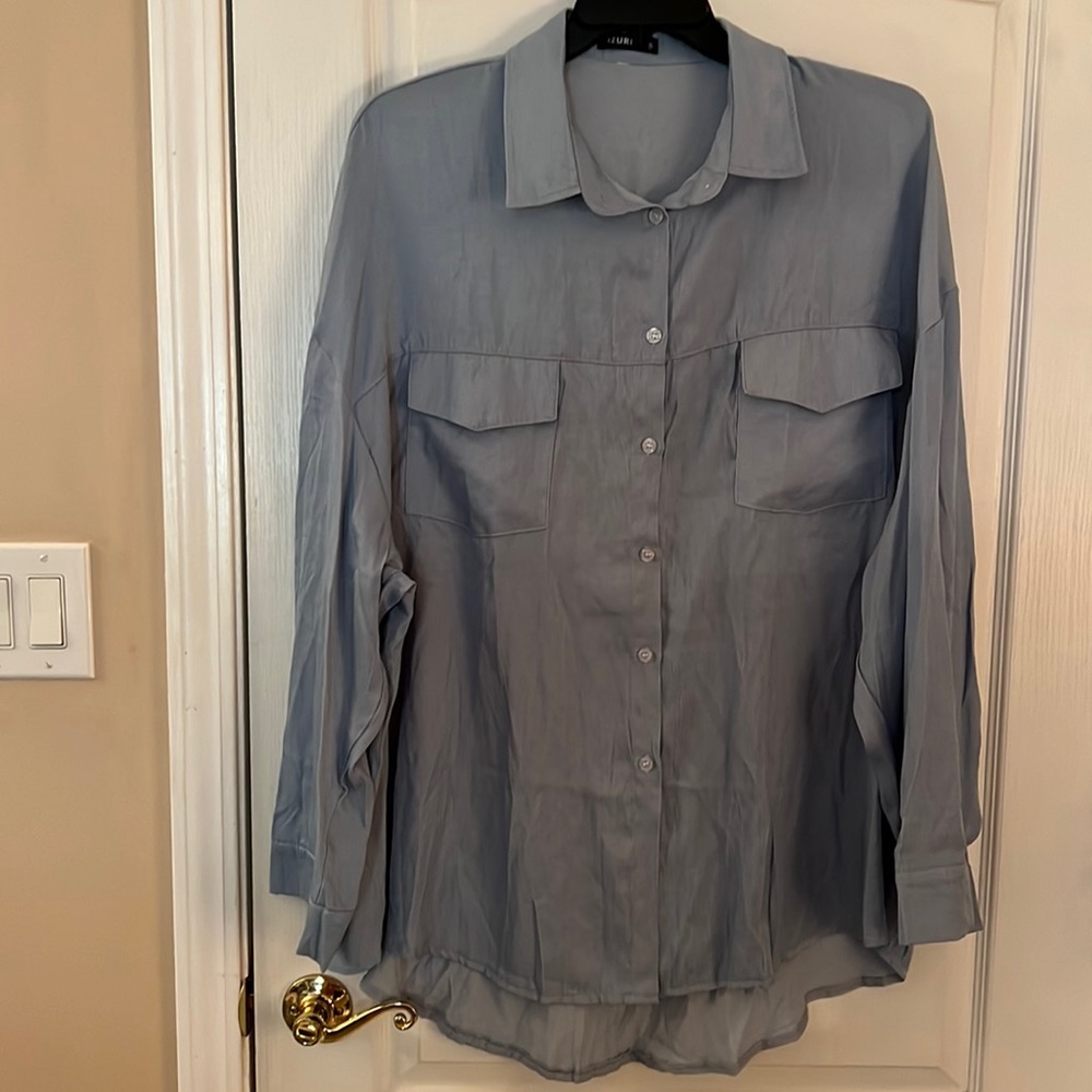 🌞3/$25  Izuria button down shirt